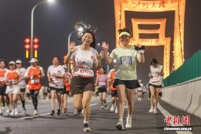 2026南昌万人夜跑活动举行 - 图4