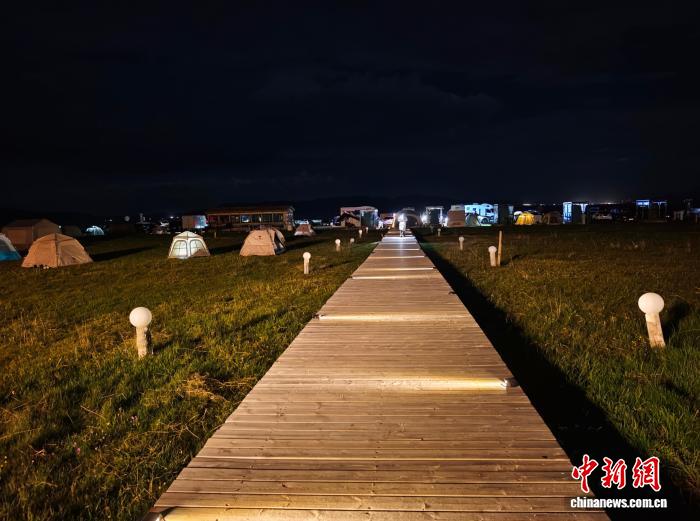新疆赛里木湖景区游人如织 - 图3