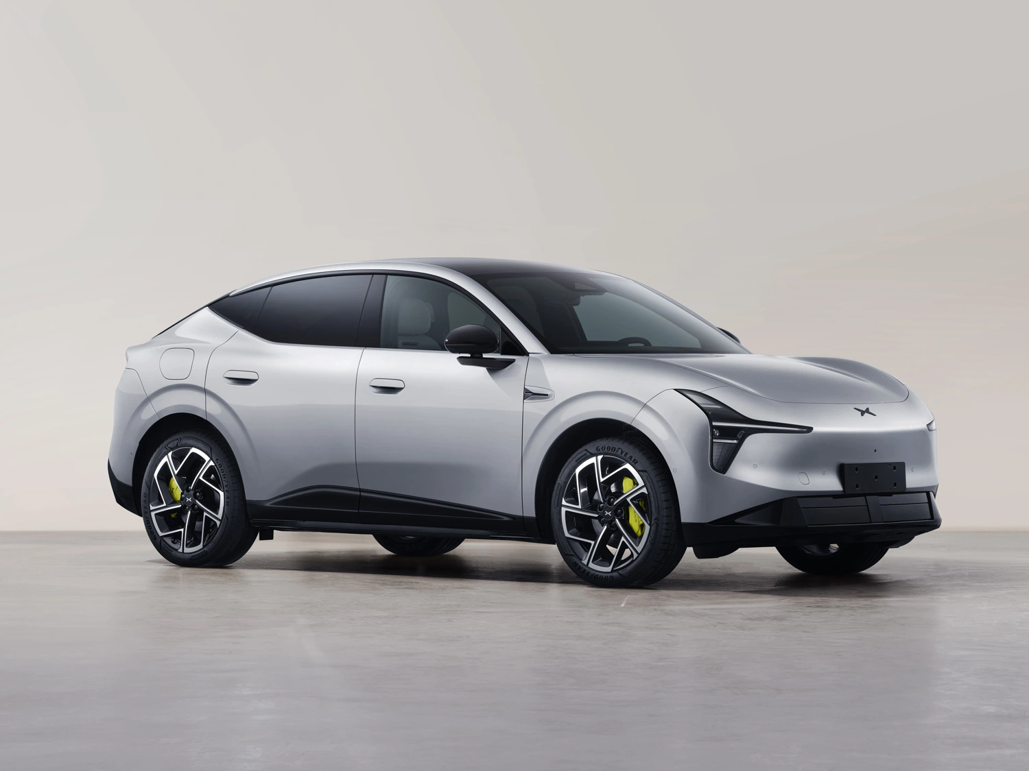 MONA 系列首款 SUV，小鹏 L03 银色版实车实拍曝光 - 图3