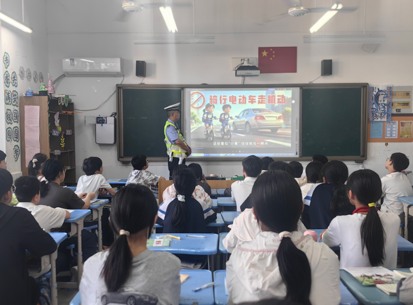 警校联动筑防线 安全出行伴成长 - 图7