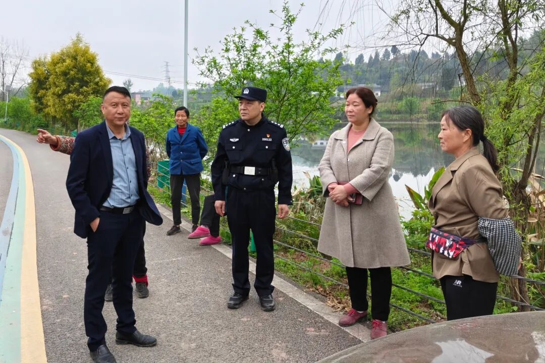 临近退休坚守岗位 铜梁老民警站好最后一班岗 - 图6