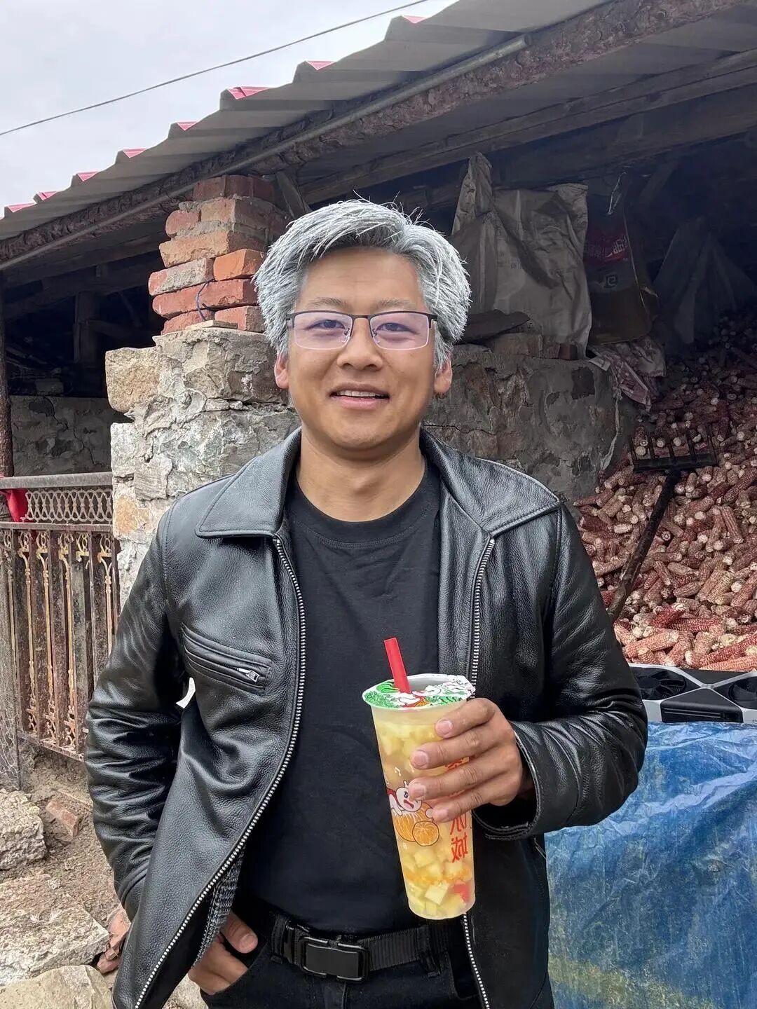 小伙模仿黄仁勋走红，“我现在很害怕” - 图2