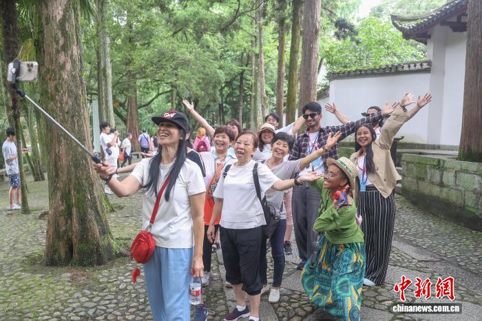 多国“洋网红”走进江西庐山白鹿洞书院 感受中国古老书院文化 - 图7