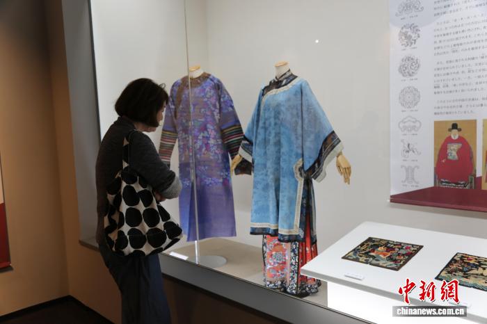 《令人心驰神往的旗袍——诞生于百年前摩登都市的女性服饰》展览在东京开幕 - 图1