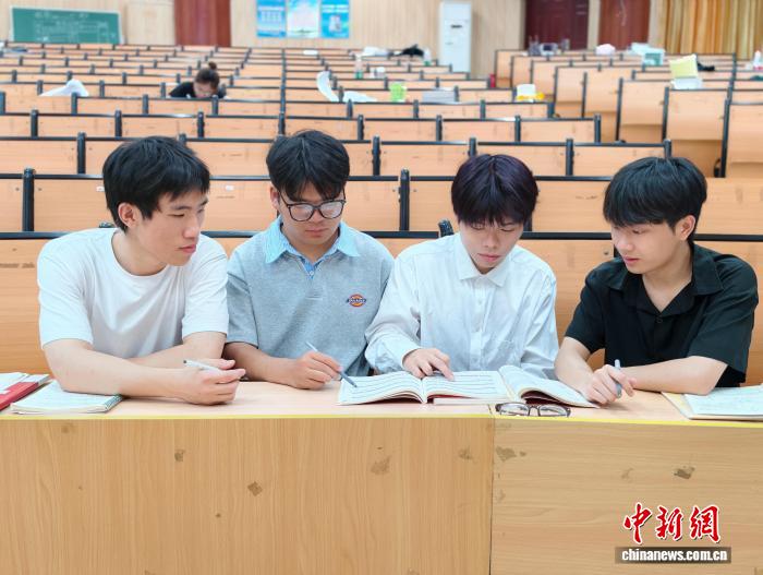 广西科技大学一宿舍四人携手“上岸”同校研究生 - 图2