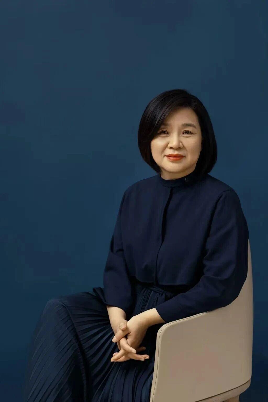 周末人物丨梁鸿：别吹灭那光 - 图1