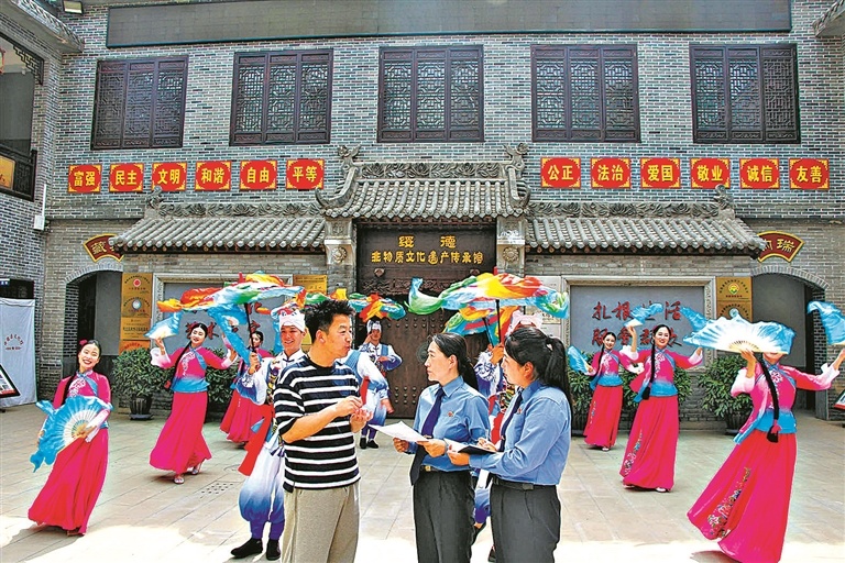 秧歌舞起来 保护跟上来 - 图1