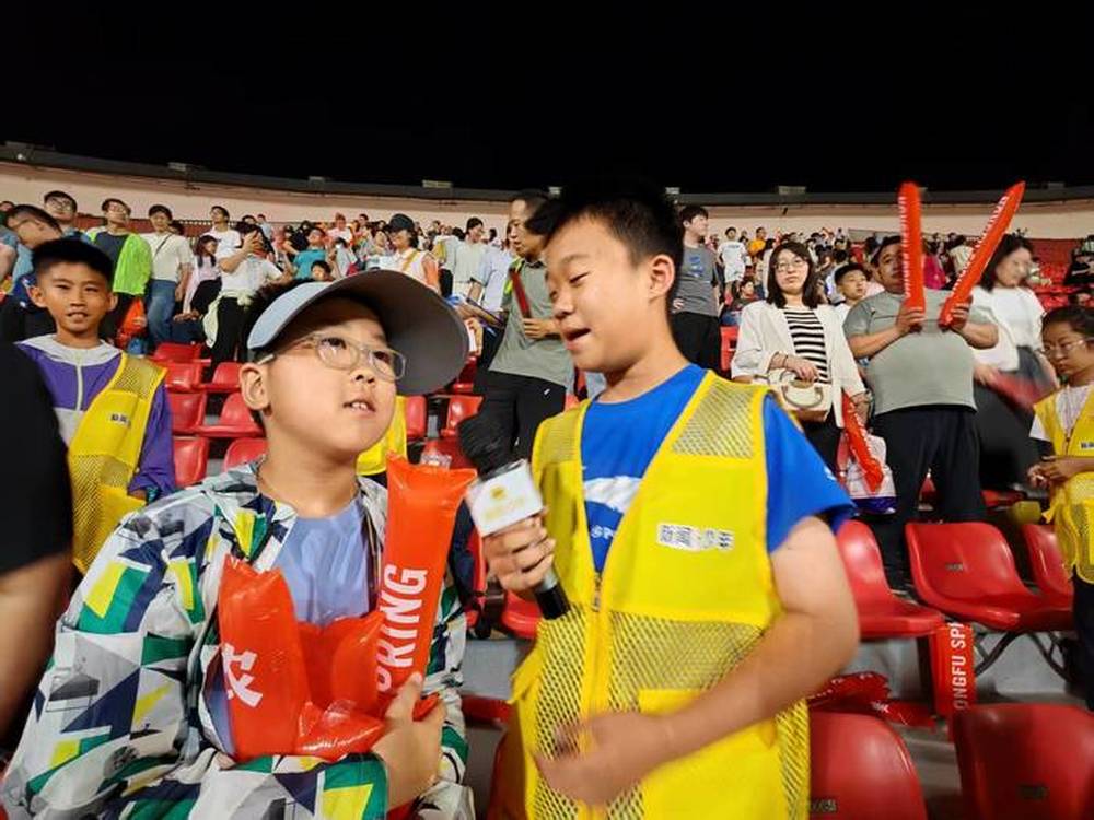 小球迷上线！新黄河少年团沉浸式打卡齐鲁超赛 - 图5