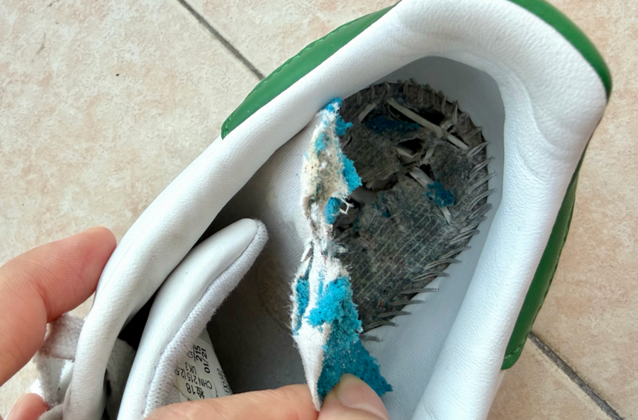 “没穿几次坏到离谱！”知名品牌淘宝旗舰店，上海消费者质疑买来“陈年老鞋” - 图3