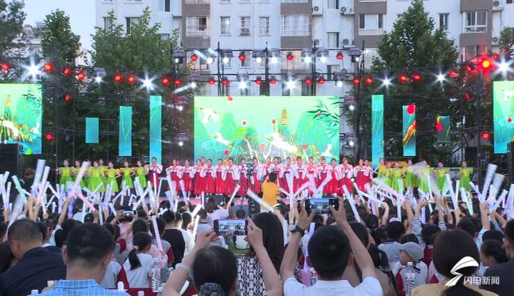 潍坊市潍城区：1500余名学生欢聚一堂庆“六一” “向上向善好少年”获表彰 - 图1