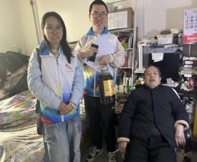 首都高校志愿者服务百名困难老人 北太平庄街道校社联动探索助老新模式 - 图6