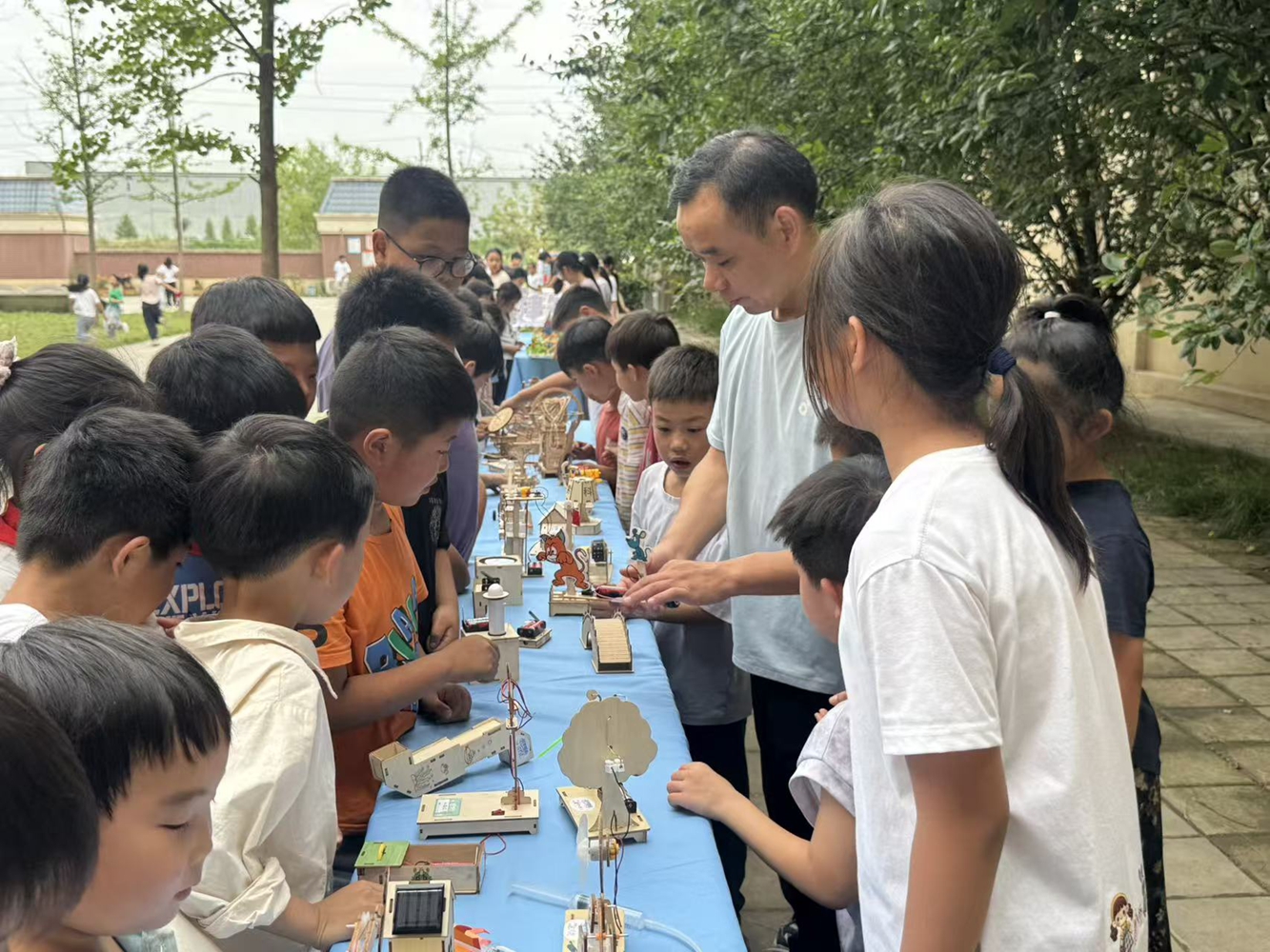 追梦星河 科创筑梦——金盛路小学开展第四届科技节展示活动 - 图2