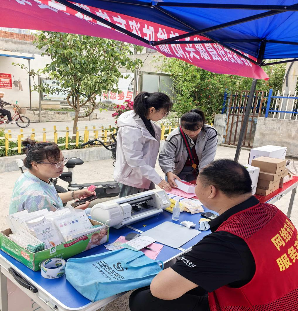 新乡电信爱心翼站开展筑牢数字安全防线活动 - 图2