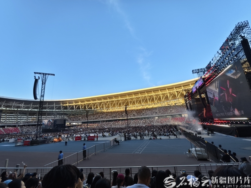消费热潮涌动 新疆假日经济活力迸发 - 图2