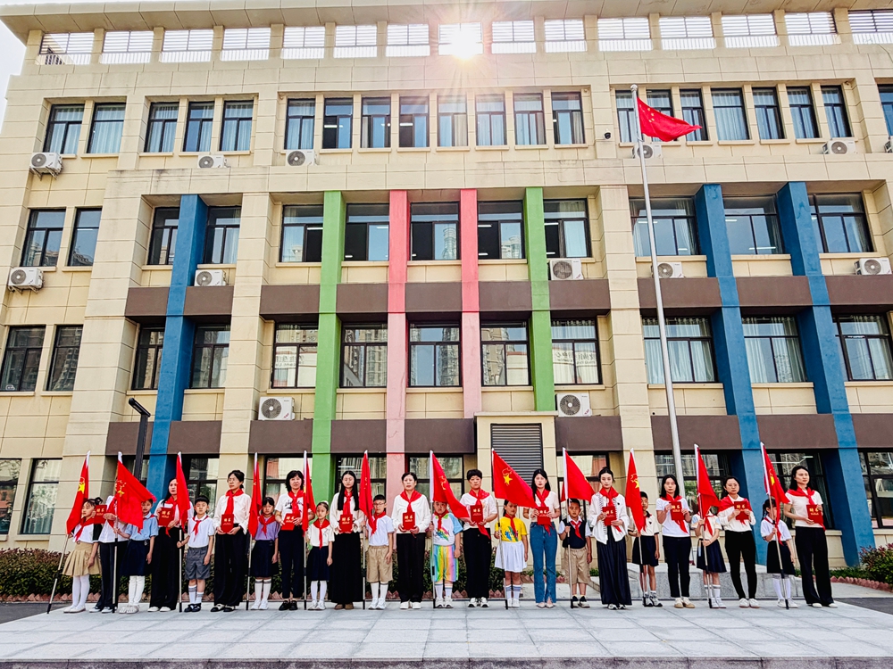二七区兴华小学教育集团举行一年级第一批新队员入队仪式 - 图3