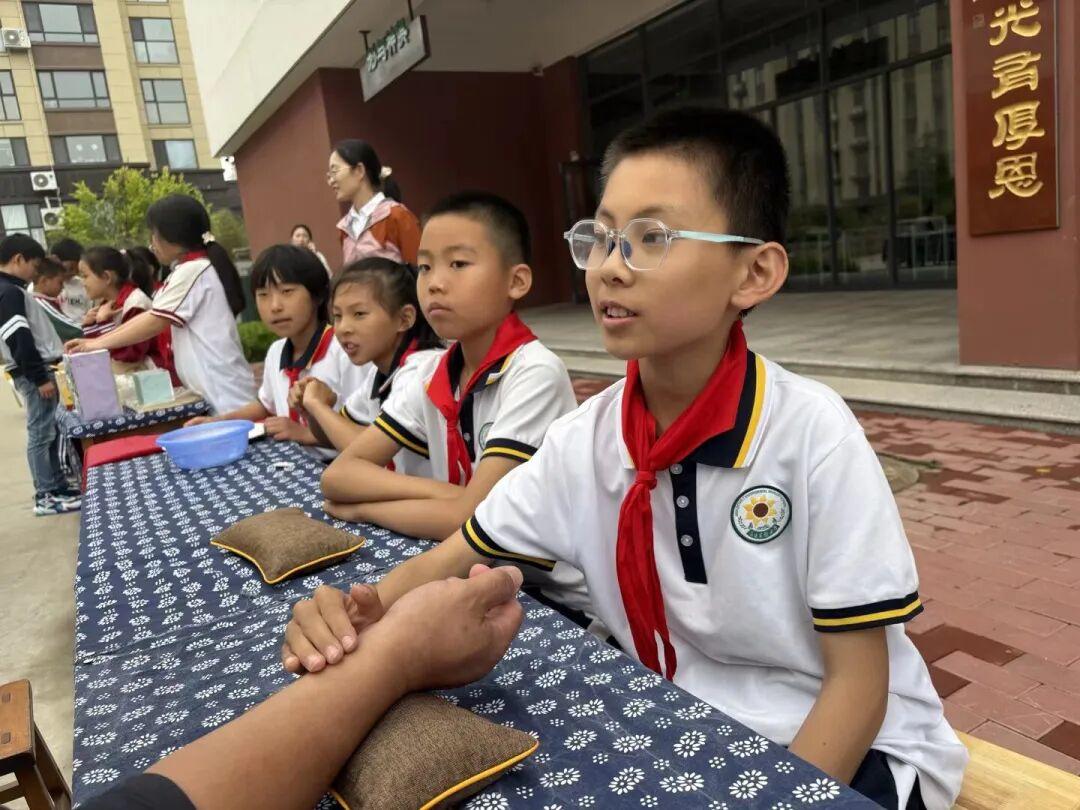 云端共绘民族情，童心逐梦展风采——威海高区实验小学“六一”主题活动绽放异彩 - 图20