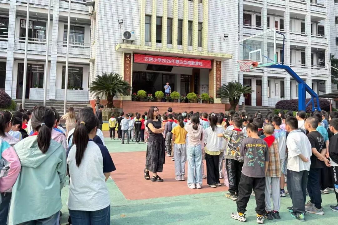 铜梁公安开展校园演练 筑牢校园安全防护网 - 图2