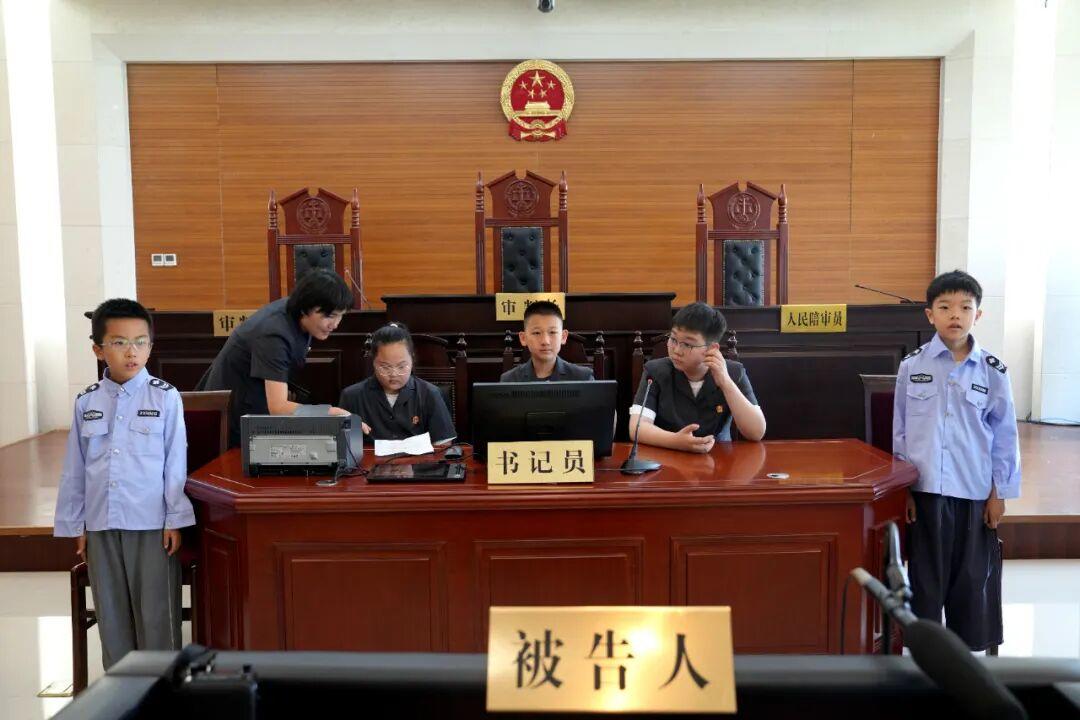 善护童行：当一天“小法官”，探秘法院里的“大世界” - 图12