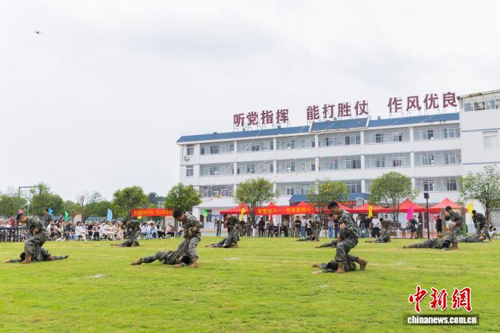 广西桂林：童心暖军营 同心筑强军 - 图2