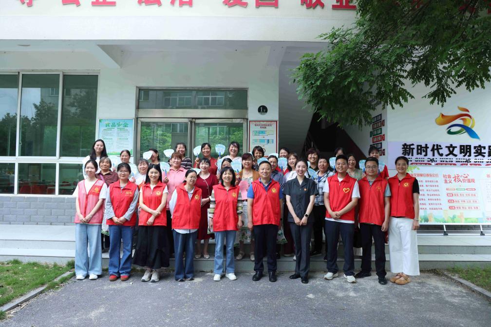 信阳中院开展普法进社区活动 - 图1