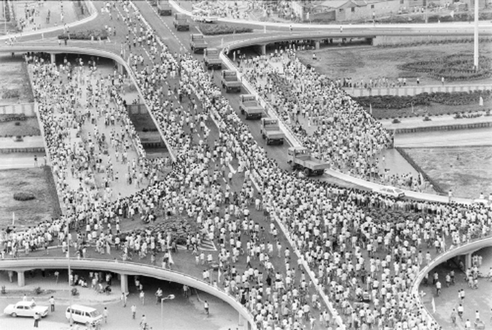 万人空巷！1988年，济南这座桥被市民的热情“填满” - 图1