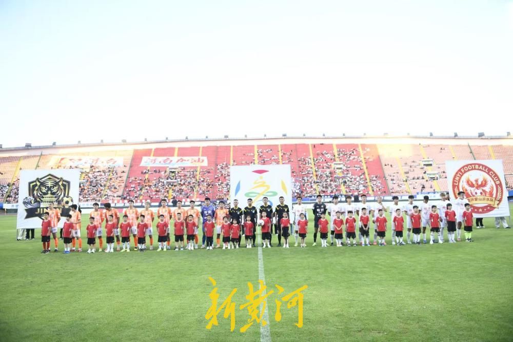 百名足球少年亮相齐鲁超赛，济南青训新力量亮相齐鲁超赛 - 图4
