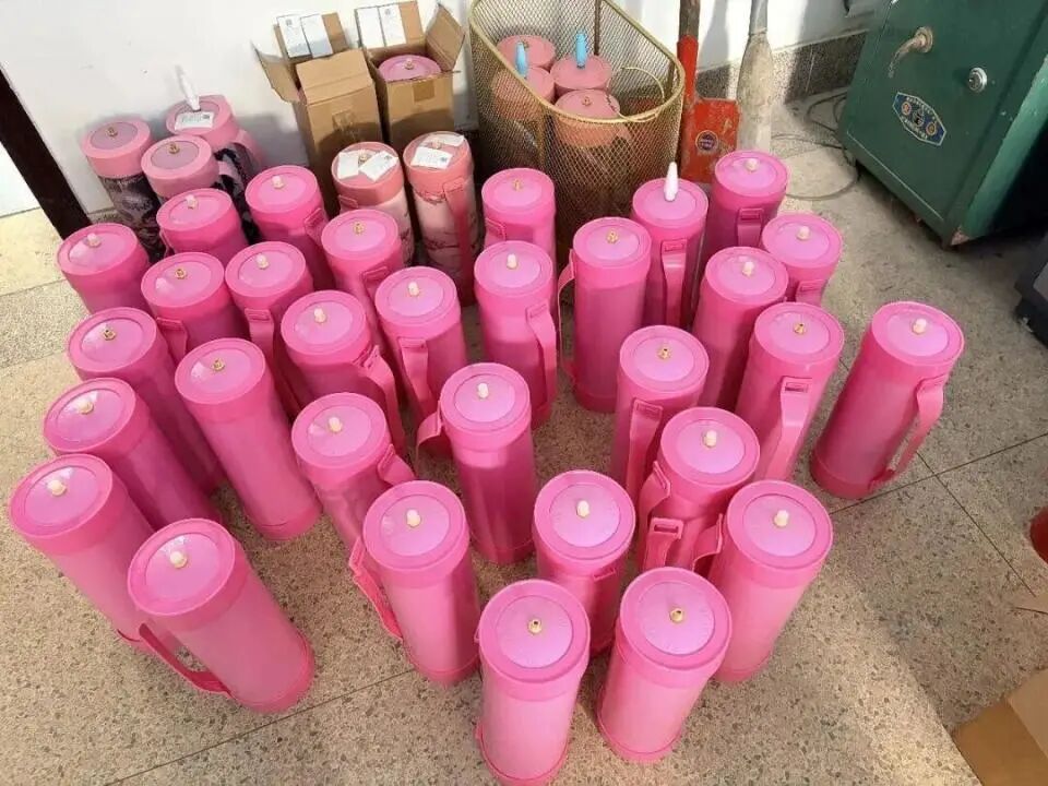 女子深夜开车回家途中电量耗尽，把车停路边，眼神迷离、神情恍惚……路人报警！ - 图4