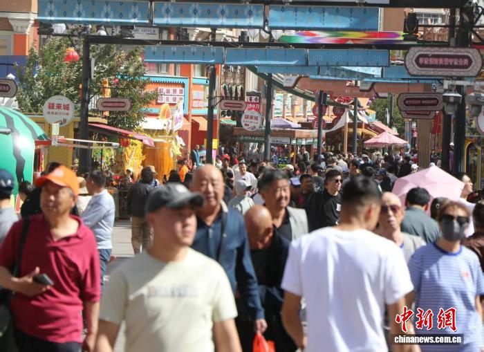 新疆民众欢庆古尔邦节 海外游客解锁祥和之旅 - 图1