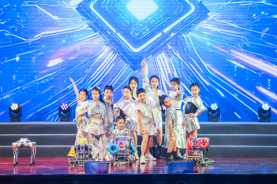“你们走过两万五千里，我们走向亿万光年！”校园内的百年穿越之旅太燃了！ - 图12