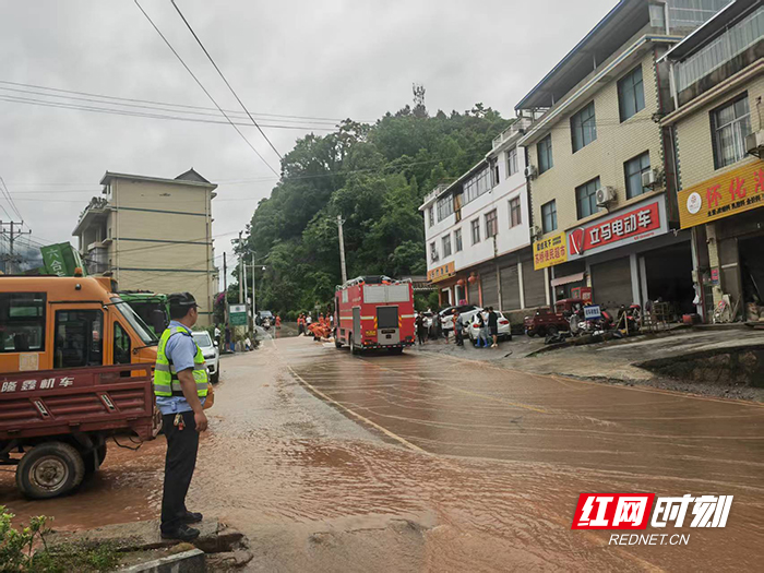 与风雨竞速 为平安护航！桑植公安交管大队全力筑牢雨天道路安全防线 - 图4