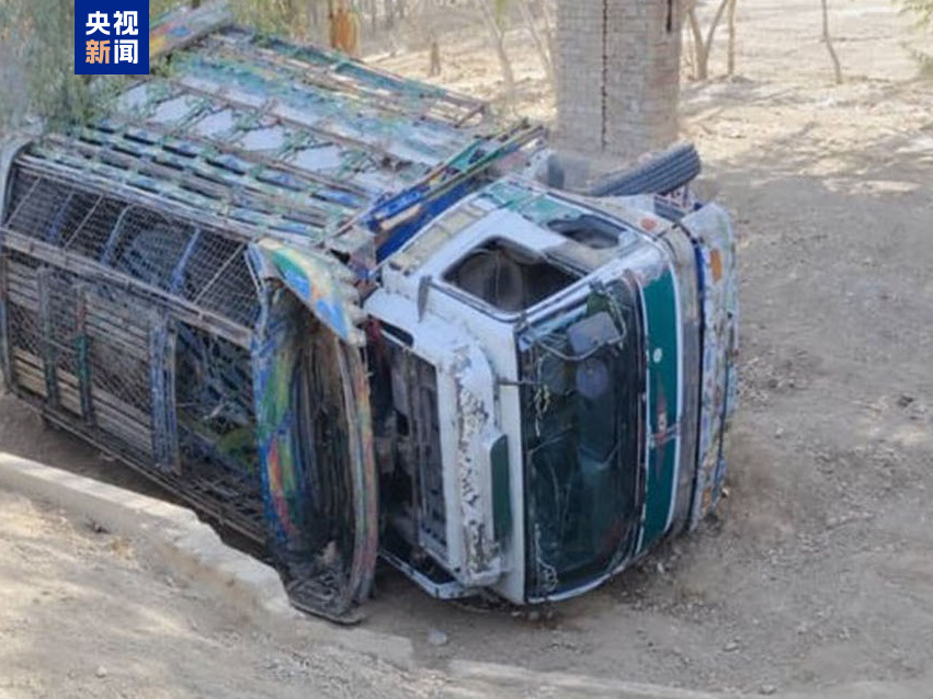 阿富汗一卡车翻车 已致18人死亡多人受伤 - 图1