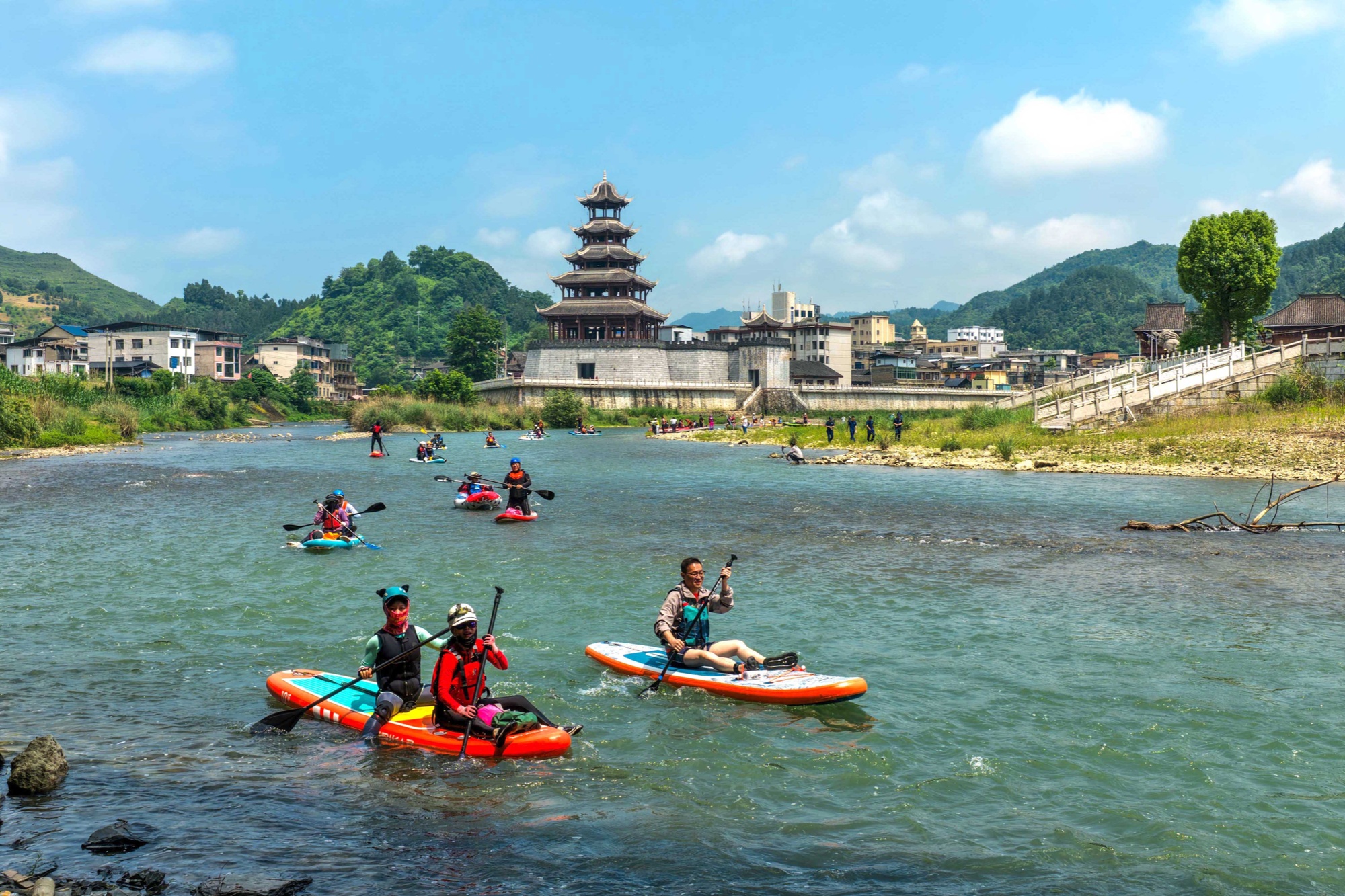 贵州岑巩：百名桨板达人逐浪 解锁体旅融合新玩法 - 图3