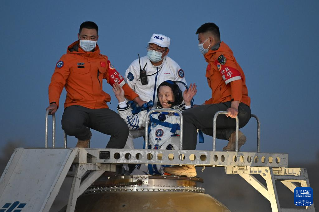 神舟二十一号航天员乘组返回任务取得圆满成功 - 图19