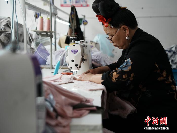 贵州雷山：就业帮扶车间赶制非洲订单忙 - 图4