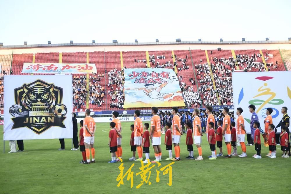 百名足球少年亮相齐鲁超赛，济南青训新力量亮相齐鲁超赛 - 图3