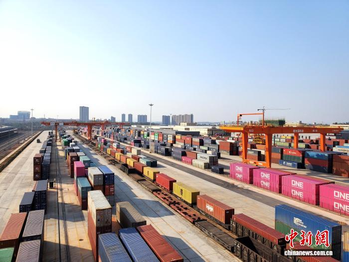 赣江观澜：“小家具”撬动“大产业” 南康家具何以“出海全球”？ - 图1