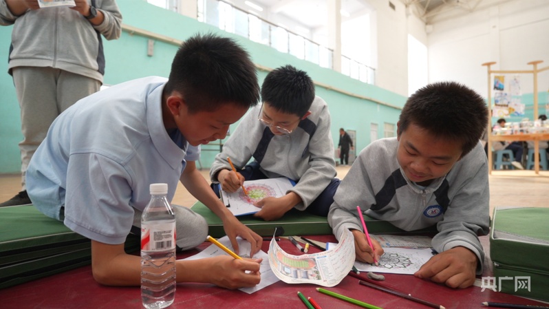 不一样的心理课：趣味心理集市开集 为青少年心理健康 “充电” - 图1
