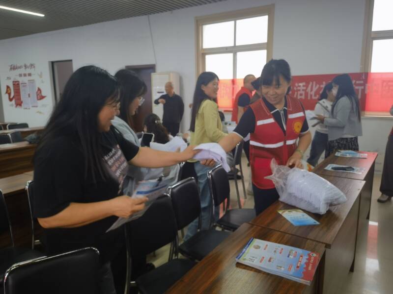 潍坊诸城：科普进社区 服务暖民心 - 图1