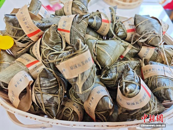 东西问·知味东方｜武契奇品尝的嘉兴原汤粽有多鲜？ - 图4