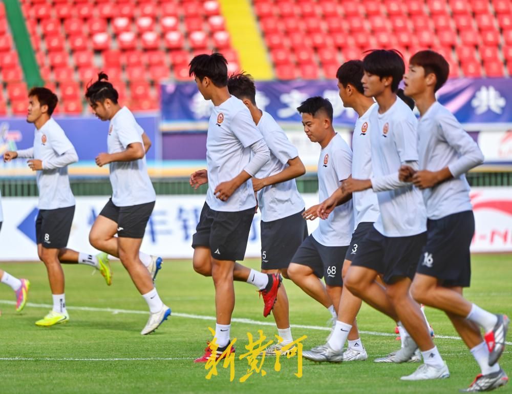 齐鲁超赛第五轮比赛即将打响，临沂队赛前踩场训练 - 图3