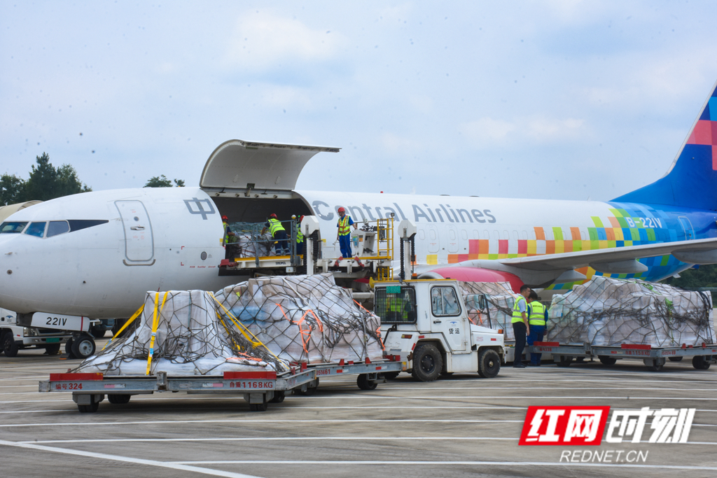 岳阳全货机首航，“水铁公空”立体开放格局迈出关键一步 - 图2