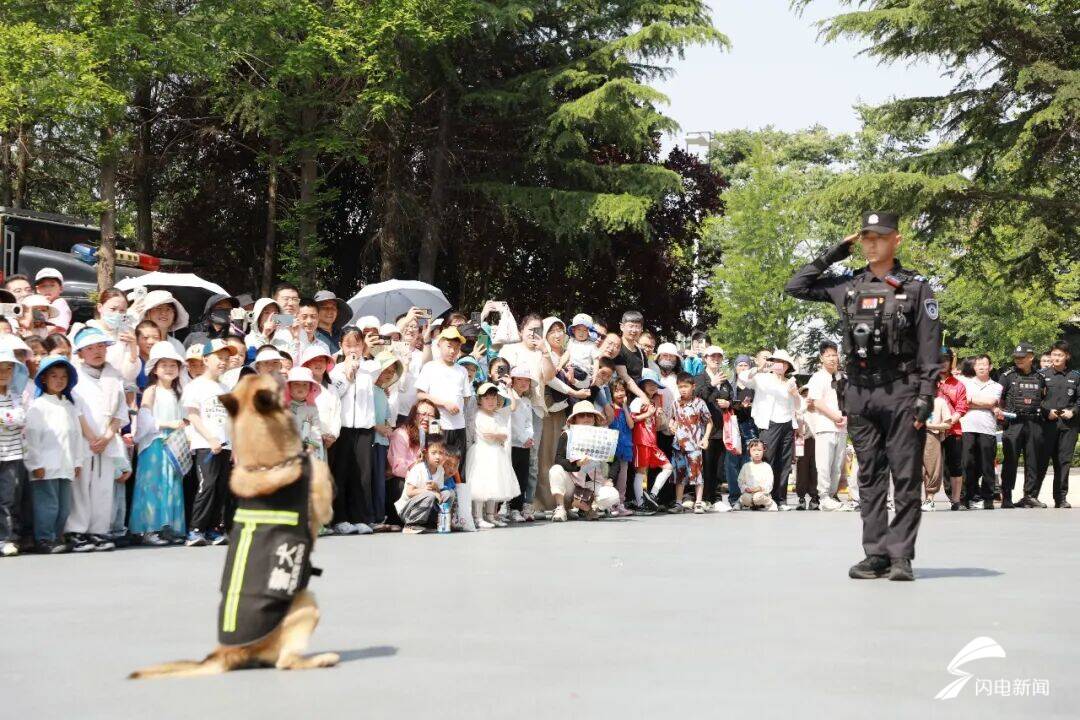 日照东港公安警营开放日 让童趣邂逅藏蓝守护 - 图2