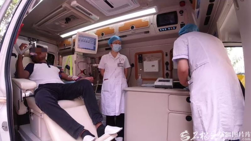 上海援疆推动全国首台移动式智慧化血液透析车驶入南疆乡村 - 图2