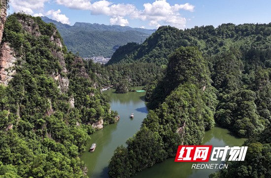 夏日宝峰湖 山水美如画（组图） - 图1