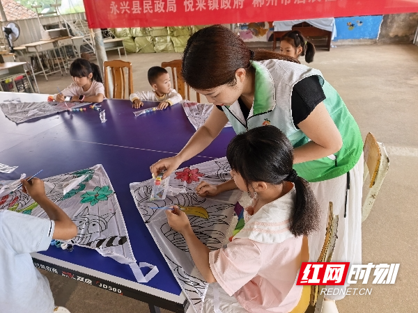 永兴县：巧手绘鸢迎“六一” 温情守护伴童行 - 图1