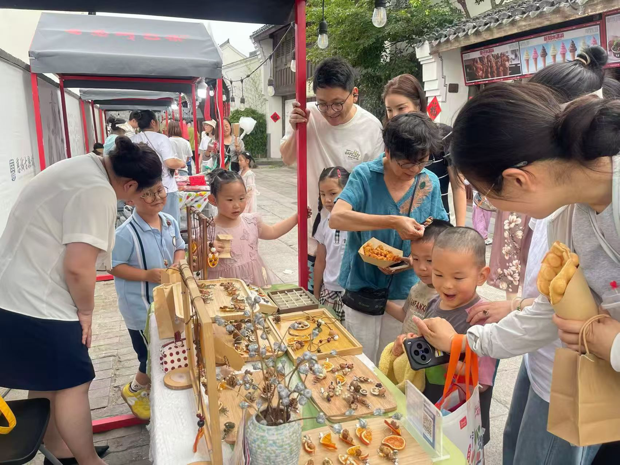 童心赶集赴初夏 宁波慈城镇多彩“六一”活动绘就文旅共富新图景 - 图2