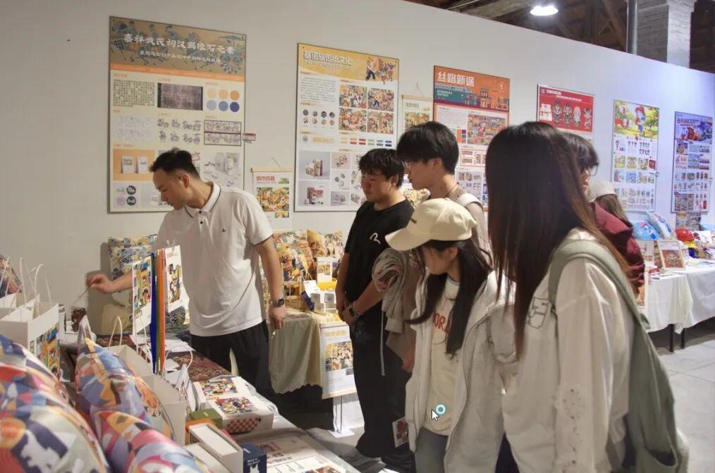 291件原创作品亮相！潍坊学院美术学院2026届毕业作品展启幕 - 图11