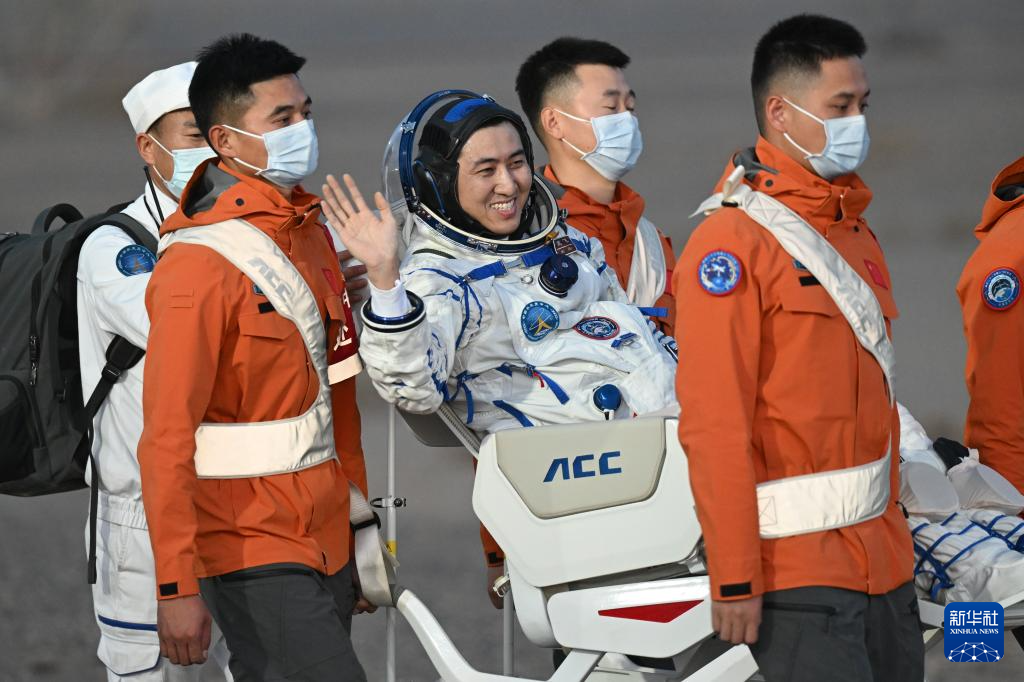 神舟二十一号航天员乘组返回任务取得圆满成功 - 图10