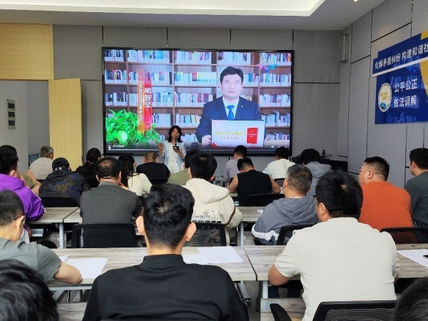 扬州邗江：法润校园助成长 法进万家护民生 - 图1