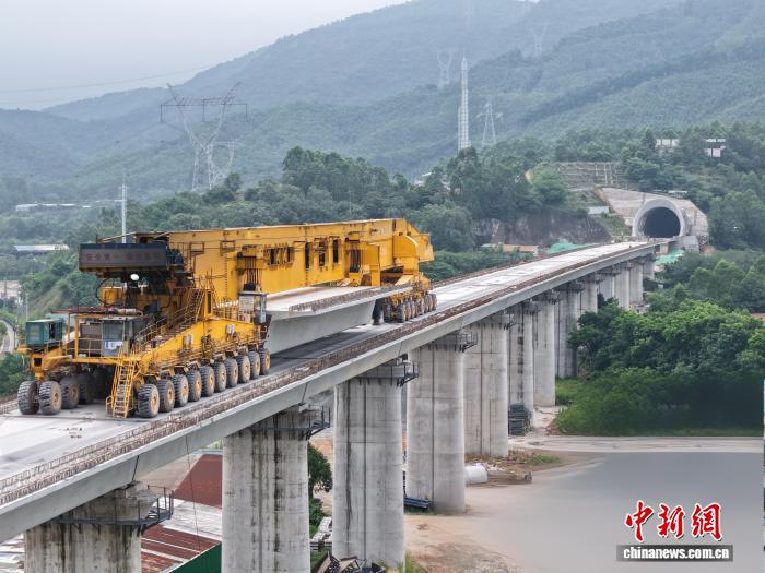 珠肇高铁江机段无砟轨道区段架梁施工收官 - 图1